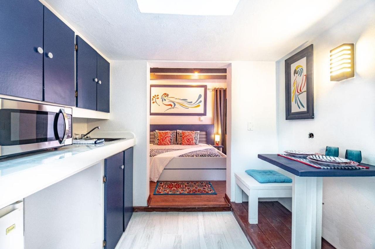 Viking Hill Oceanfront Hostel & Resort Насау Екстериор снимка